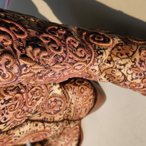 Intricate Embroidered Cowboy Boots Chameleon - Picture 6 of 13
